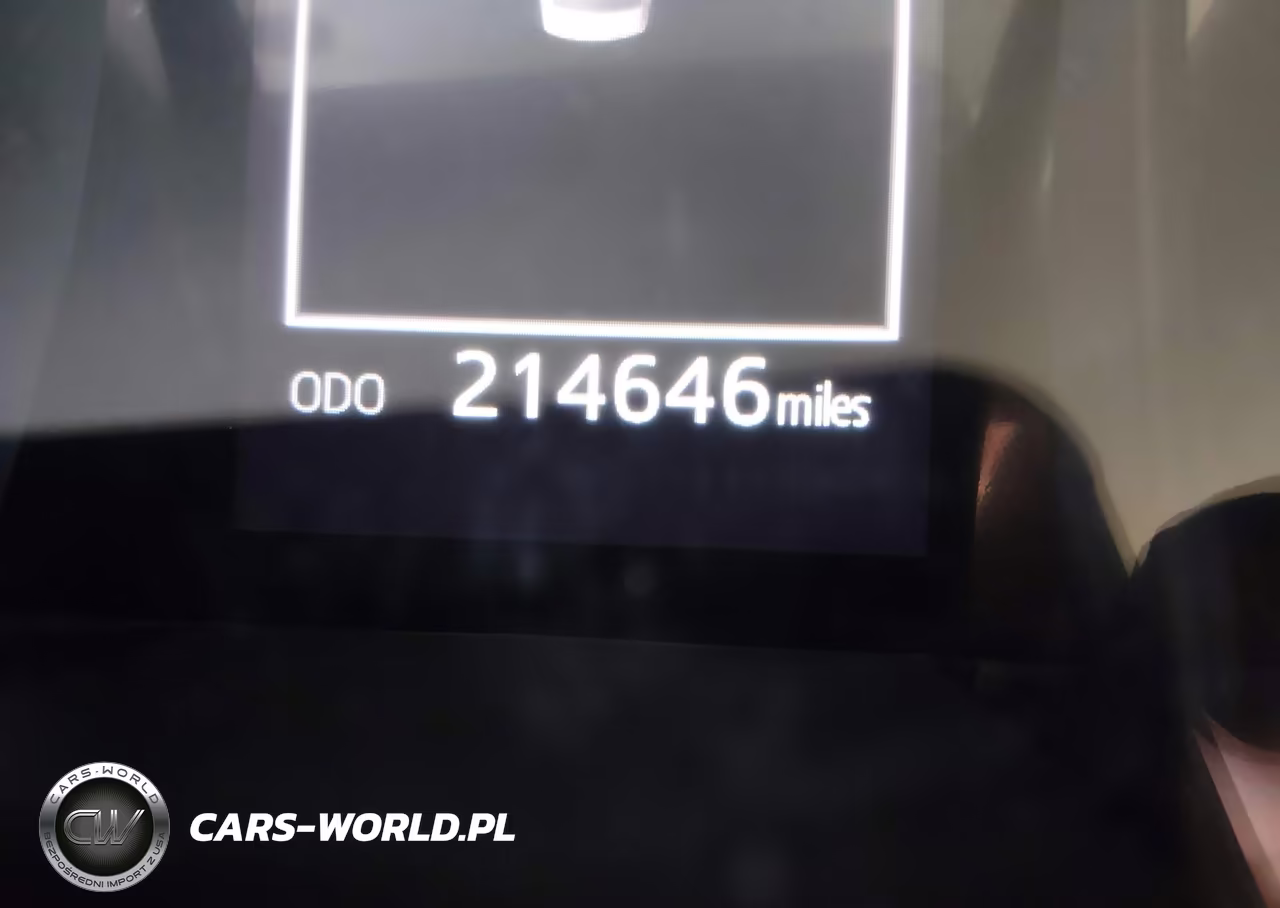 2020 Toyota Camry Le VIN:4T1C11AK2LU917529 - 16