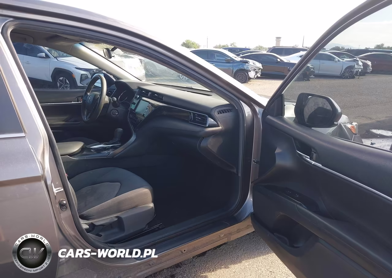 2020 Toyota Camry Le VIN:4T1C11AK2LU917529 - 5
