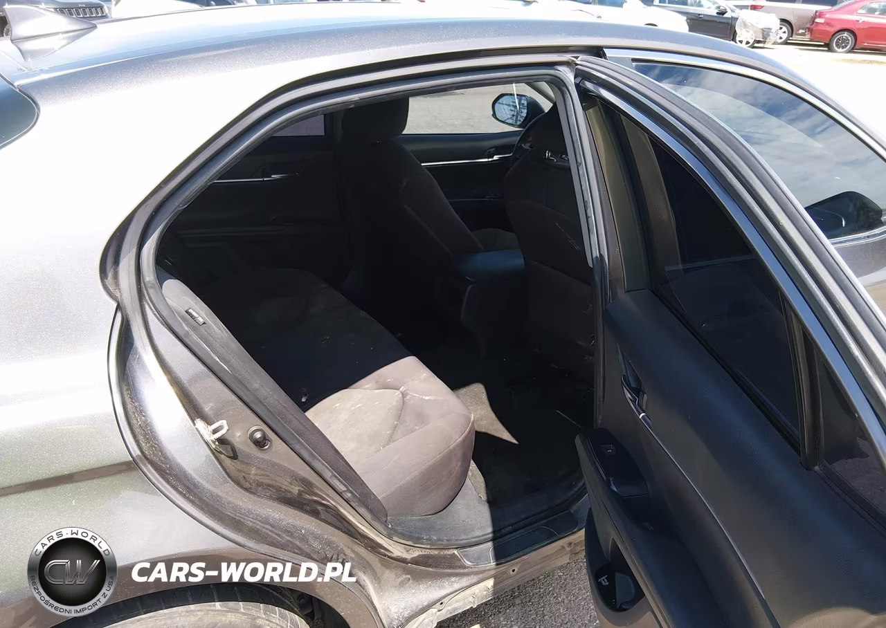 2020 Toyota Camry Le VIN:4T1C11AK2LU917529 - 8