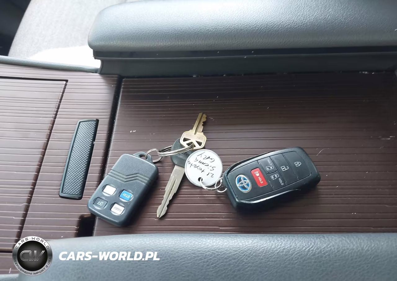 2021 Toyota Sienna Le VIN:5TDKRKEC0MS037517 - 11