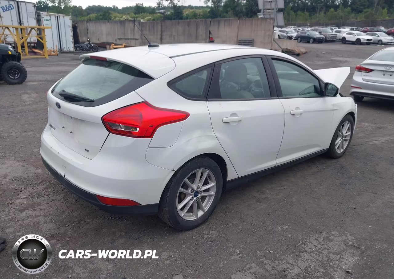 2017 Ford Focus Se VIN:1FADP3K25HL316880 - 4