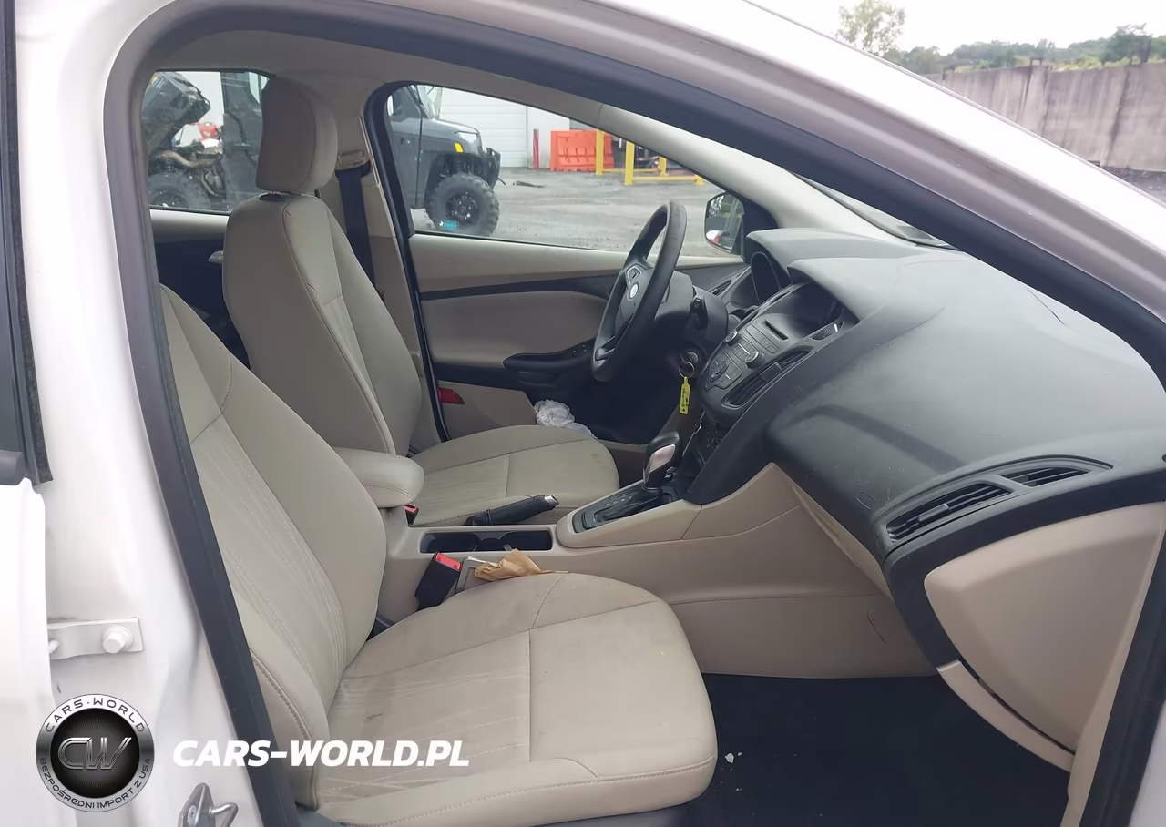 2017 Ford Focus Se VIN:1FADP3K25HL316880 - 5