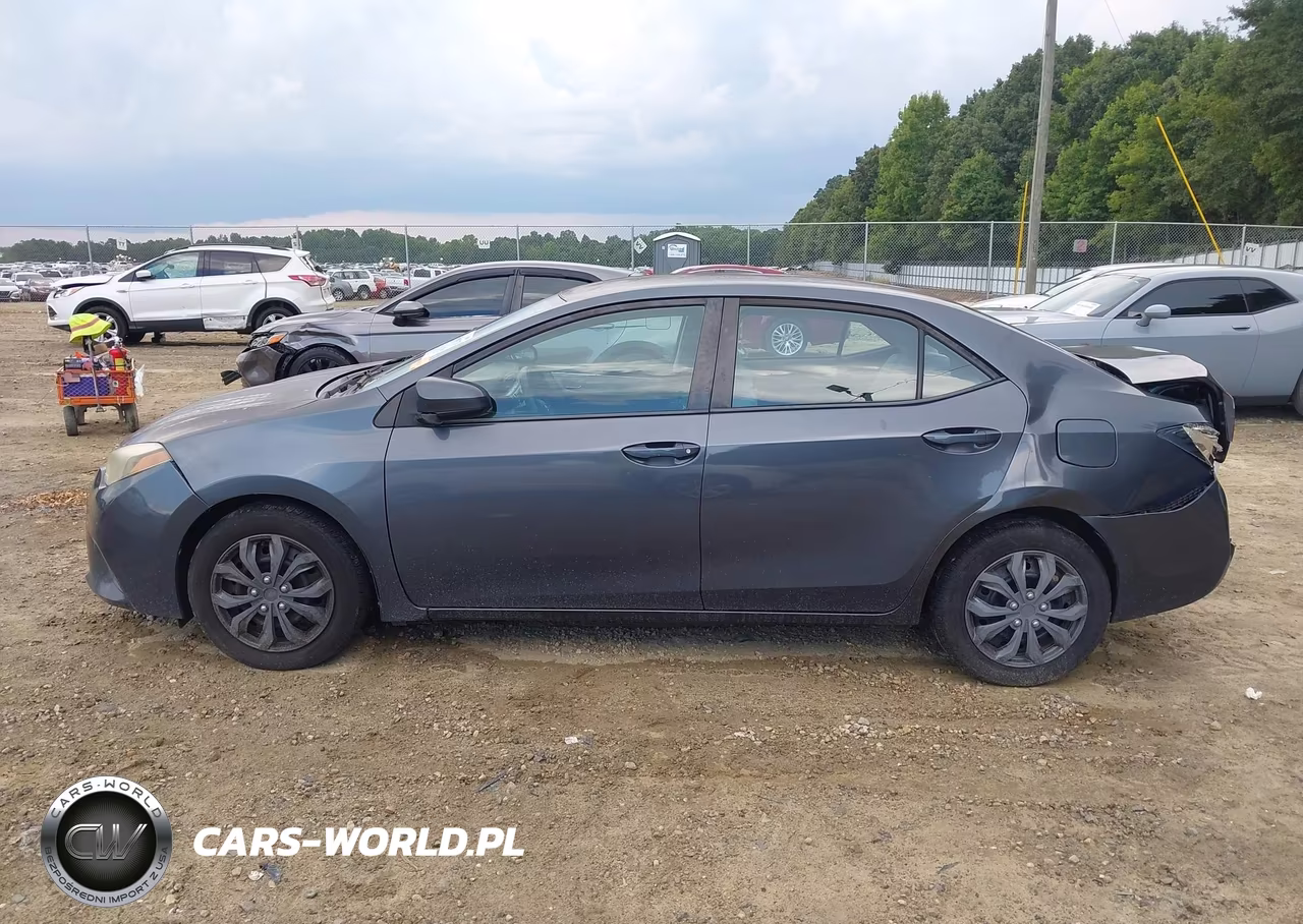 2015 Toyota Corolla Le VIN:5YFBURHE4FP265892 - 14