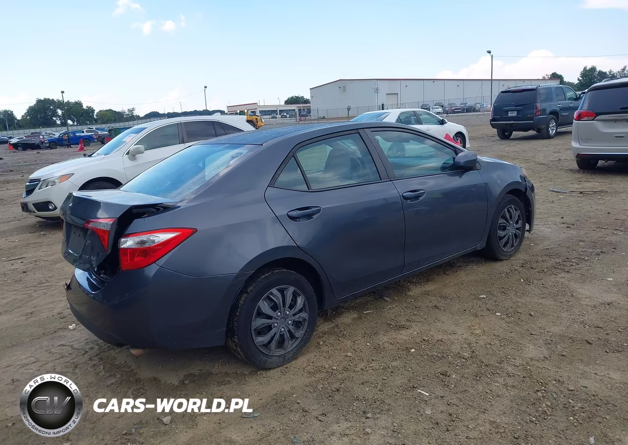 2015 Toyota Corolla Le VIN:5YFBURHE4FP265892 - 4