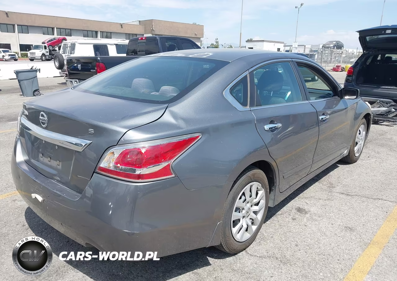2015 Nissan Altima 2.5 S VIN:1N4AL3AP1FN872245 - 4