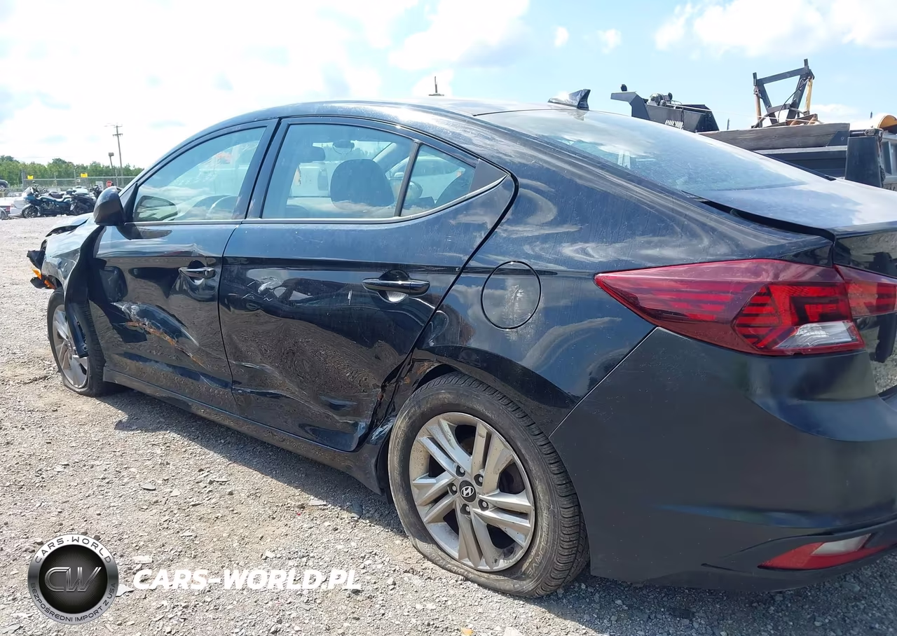 2019 Hyundai Elantra Value Edition VIN:5NPD84LF3KH463063 - 18