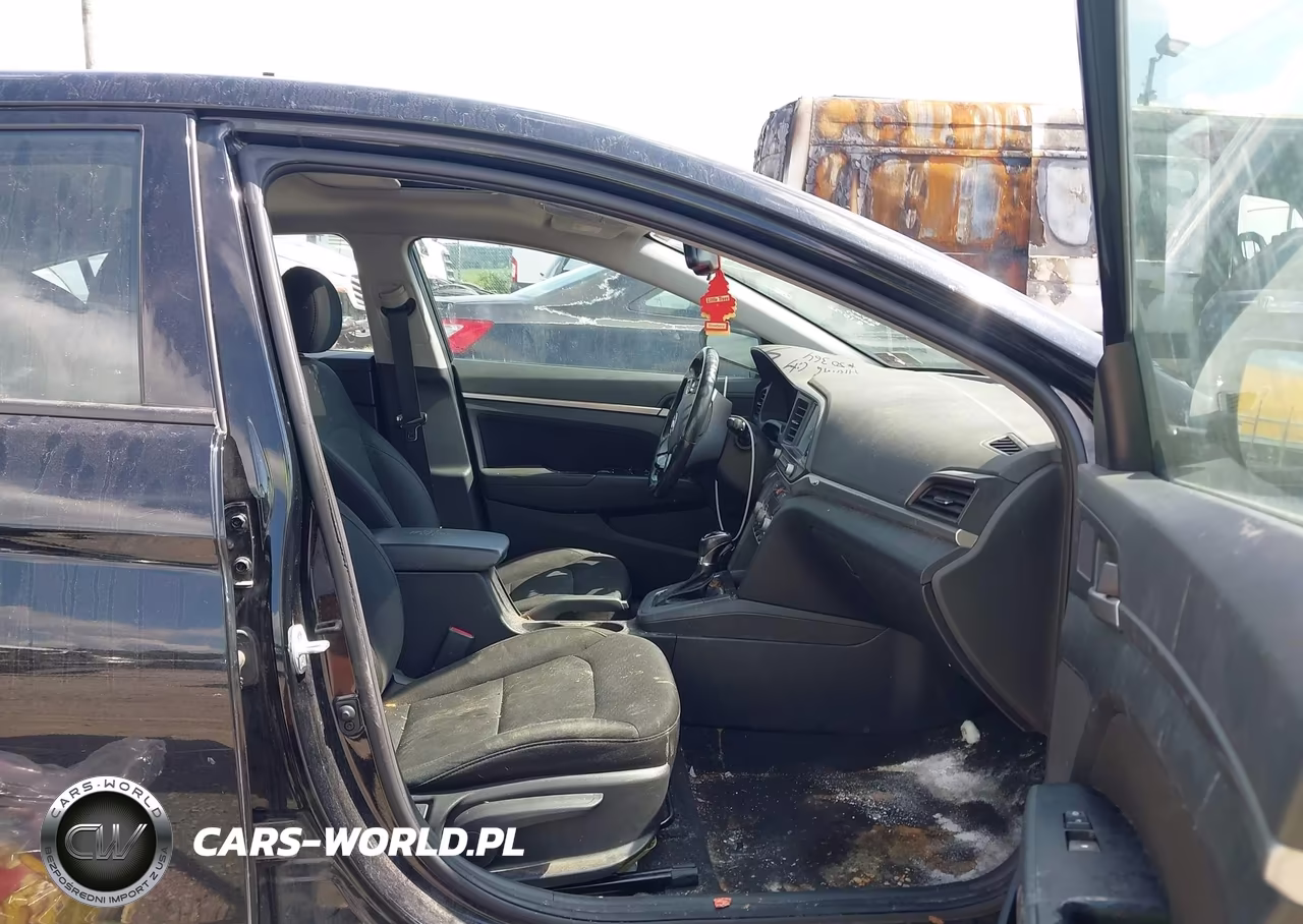 2019 Hyundai Elantra Value Edition VIN:5NPD84LF3KH463063 - 5