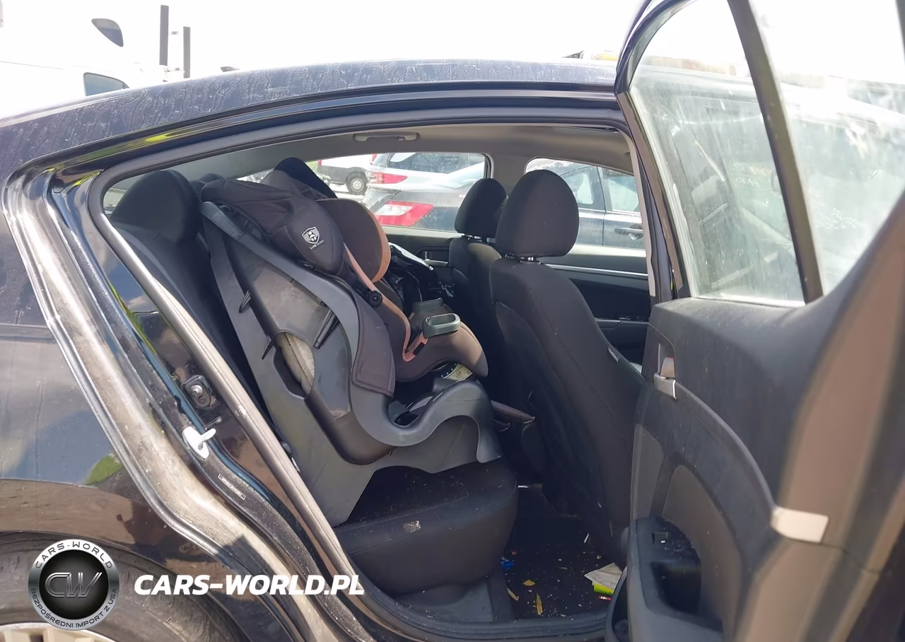 2019 Hyundai Elantra Value Edition VIN:5NPD84LF3KH463063 - 8