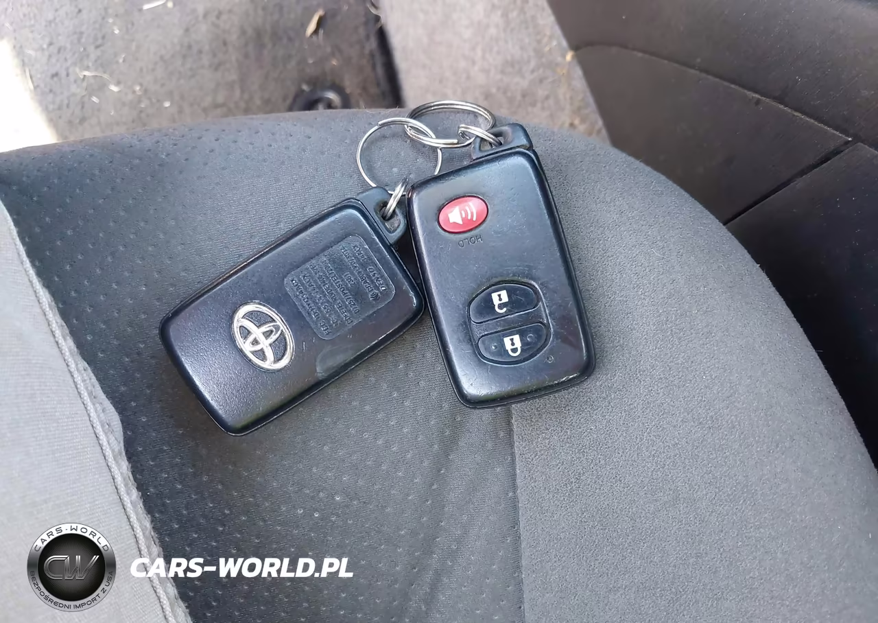2012 Toyota Prius Two VIN:JTDKN3DUXC5466373 - 11