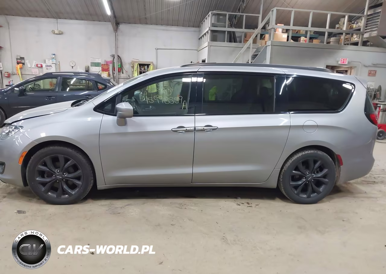 2020 Chrysler Pacifica Touring L VIN:2C4RC1BG0LR290569 - 14