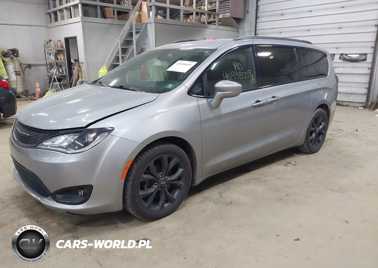2020 Chrysler Pacifica Touring L VIN:2C4RC1BG0LR290569 - 2