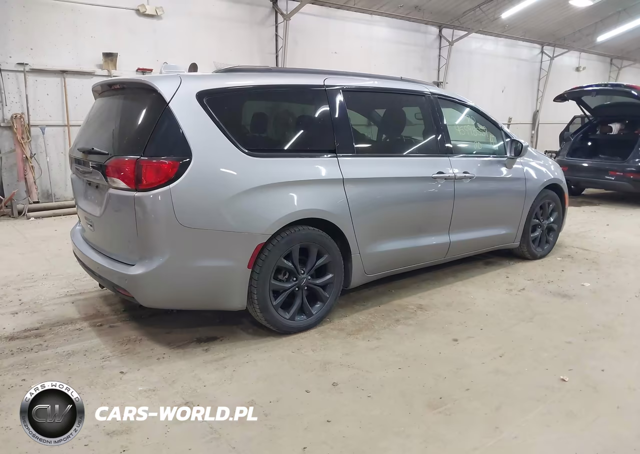 2020 Chrysler Pacifica Touring L VIN:2C4RC1BG0LR290569 - 4