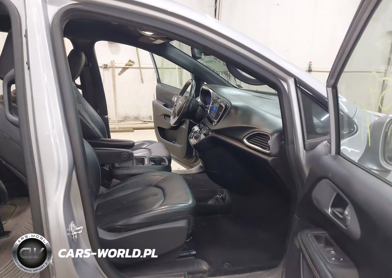 2020 Chrysler Pacifica Touring L VIN:2C4RC1BG0LR290569 - 5