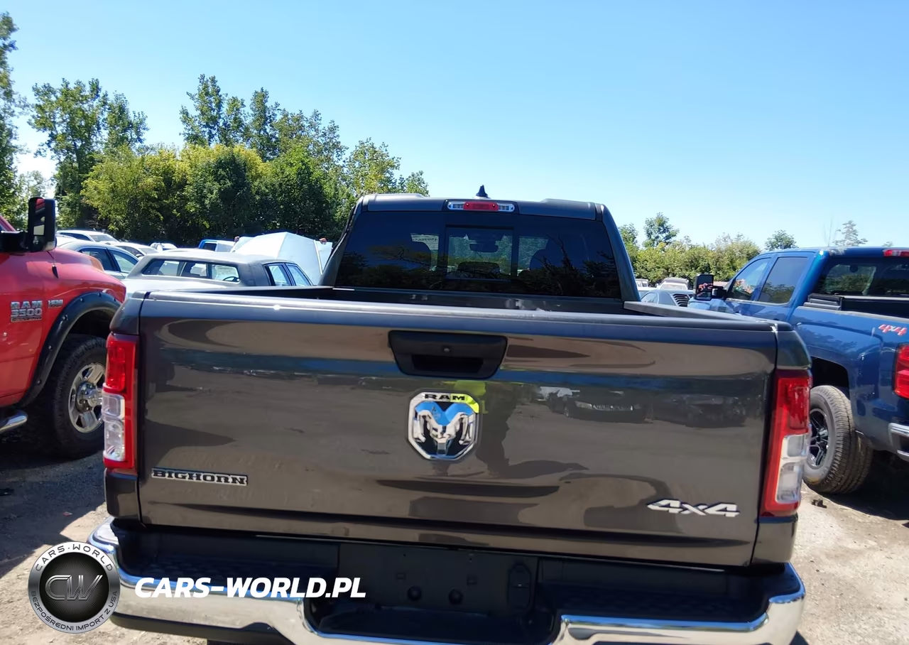 2023 Ram 1500 VIN:1C6RRFBG4PN562773 - 17