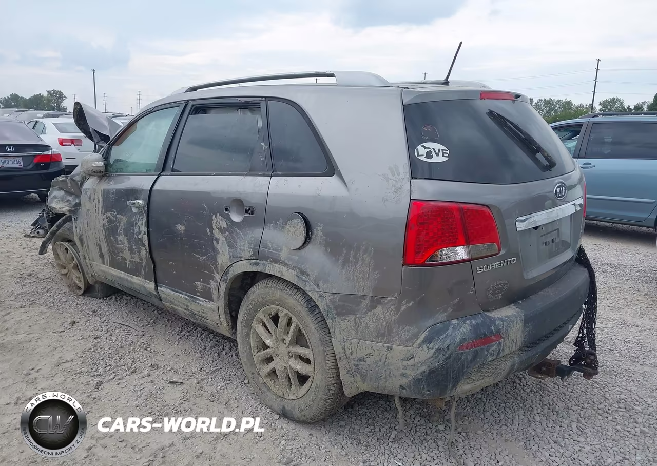 2012 Kia Sorento Lx V6 VIN:5XYKT4A29CG201675 - 3