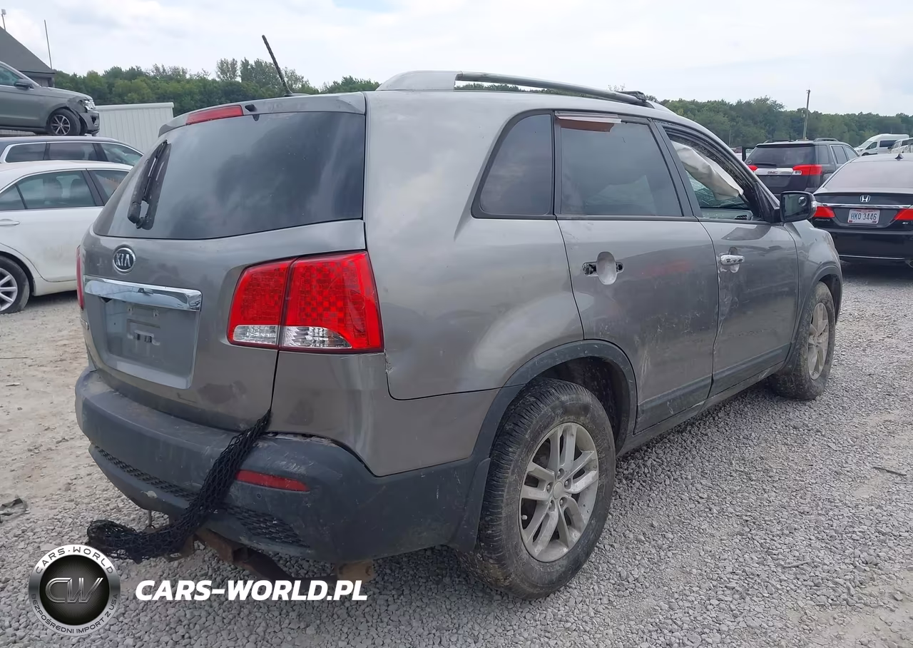 2012 Kia Sorento Lx V6 VIN:5XYKT4A29CG201675 - 4