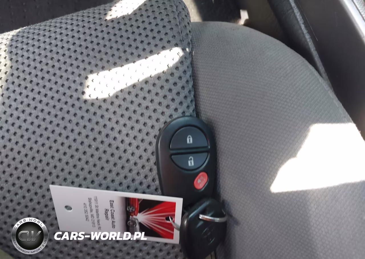 2012 Toyota Tacoma Base V6 VIN:3TMLU4EN6CM085151 - 11