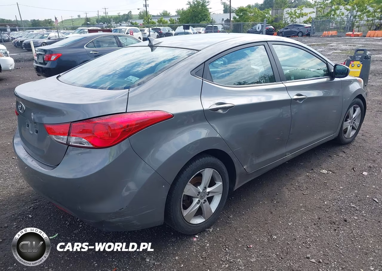 2013 Hyundai Elantra Gls VIN:5NPDH4AE1DH319573 - 4