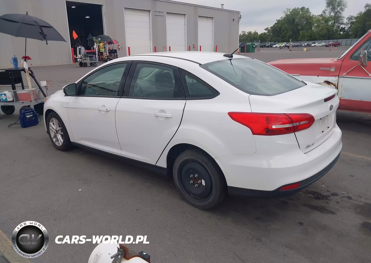 2015 Ford Focus Se VIN:1FADP3F25FL202630 - 3