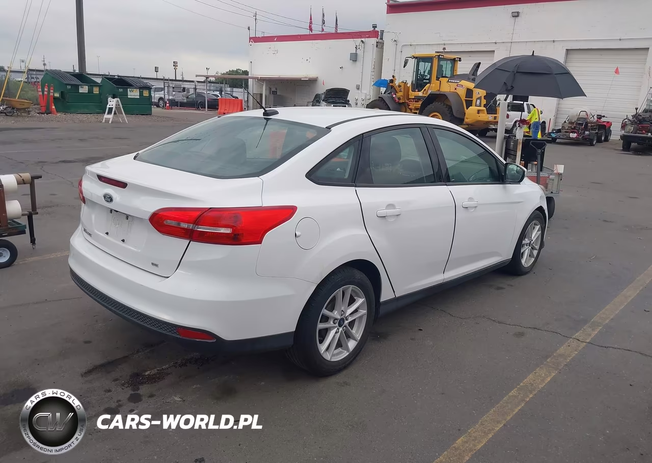 2015 Ford Focus Se VIN:1FADP3F25FL202630 - 4