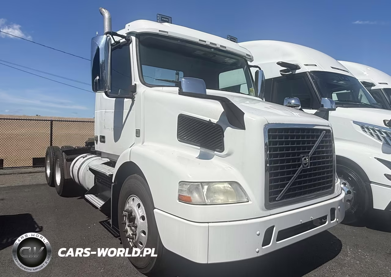 2015 Volvo Vnm64T
