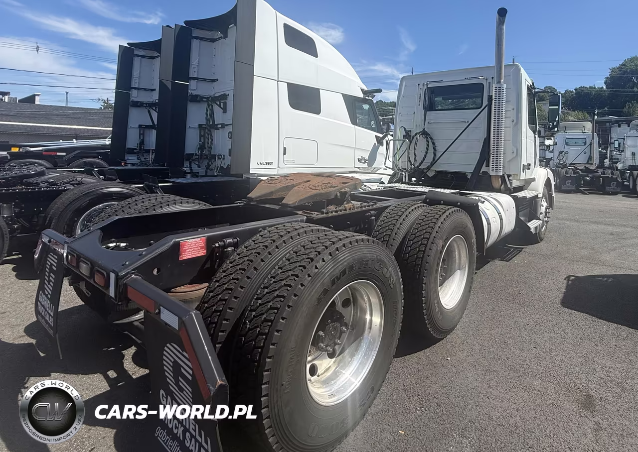 2015 Volvo Vnm64T VIN:4V4MC9DG8FN191865 - 3