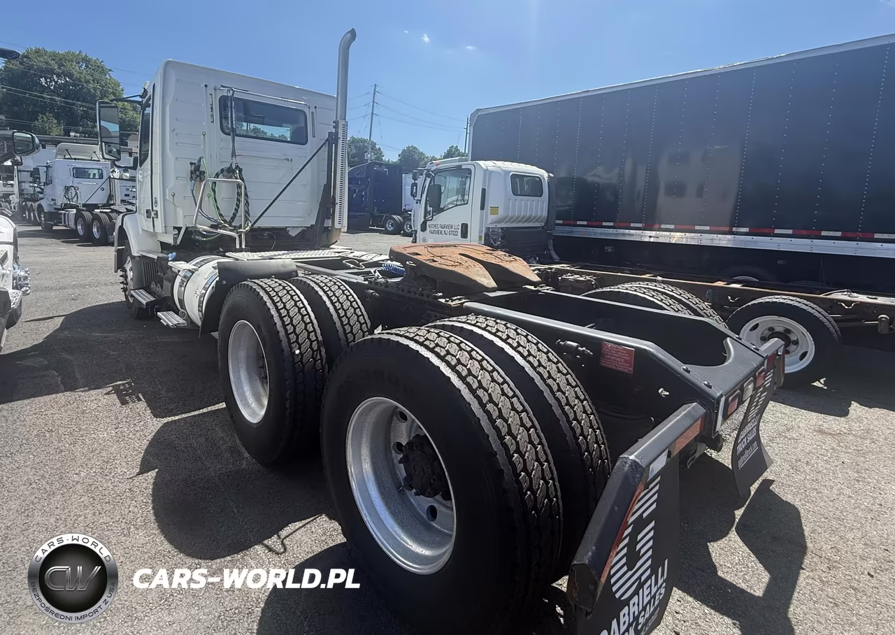 2015 Volvo Vnm64T VIN:4V4MC9DG8FN191865 - 4