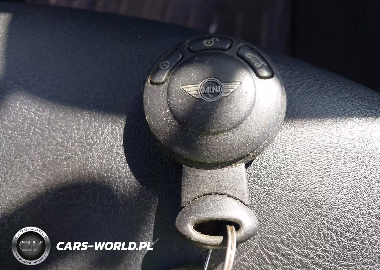 2007 Mini Cooper VIN:WMWMF33567TU60200 - 11