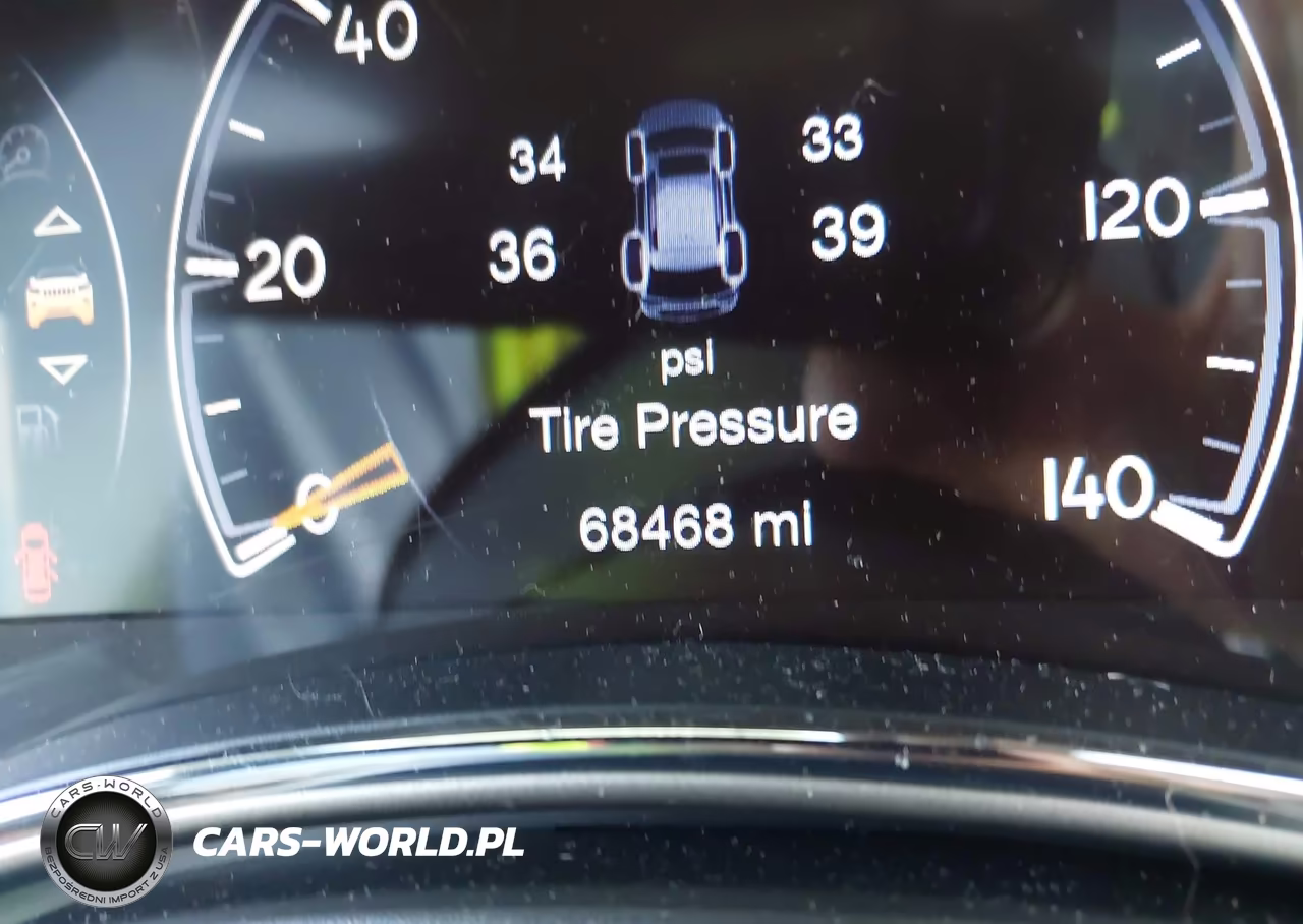 2018 Jeep Grand Cherokee Altitude 4X4 VIN:1C4RJFAG6JC396390 - 16