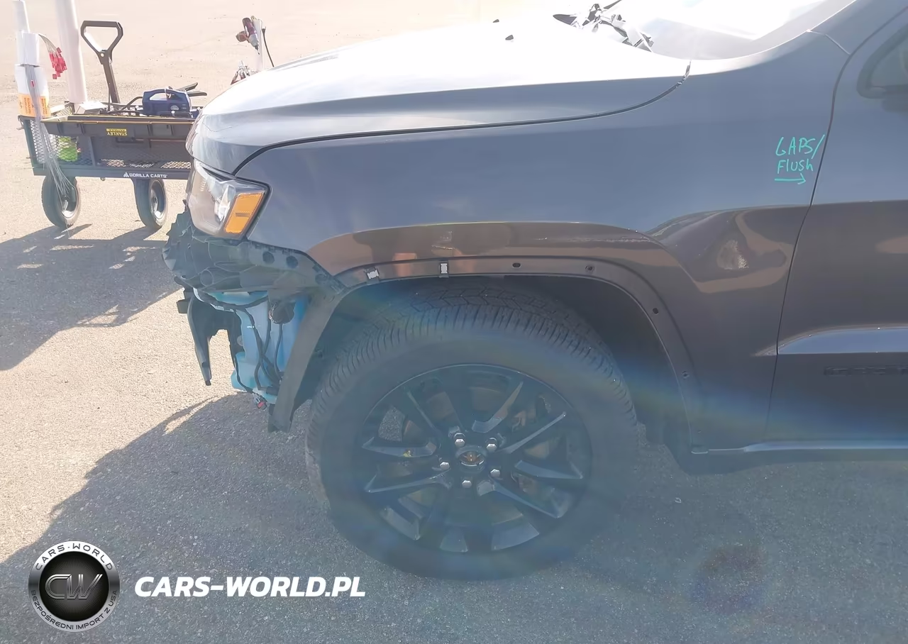 2018 Jeep Grand Cherokee Altitude 4X4 VIN:1C4RJFAG6JC396390 - 19