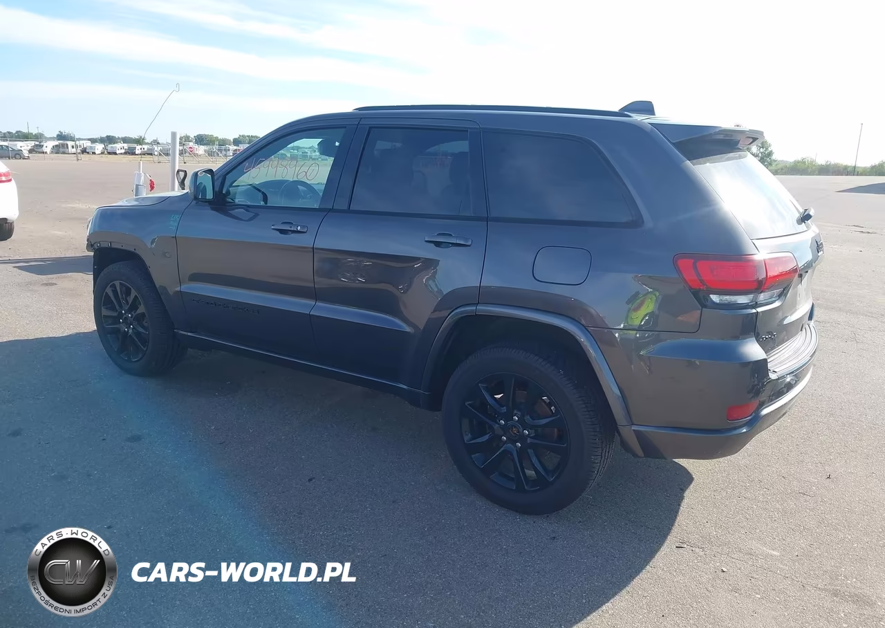 2018 Jeep Grand Cherokee Altitude 4X4 VIN:1C4RJFAG6JC396390 - 3