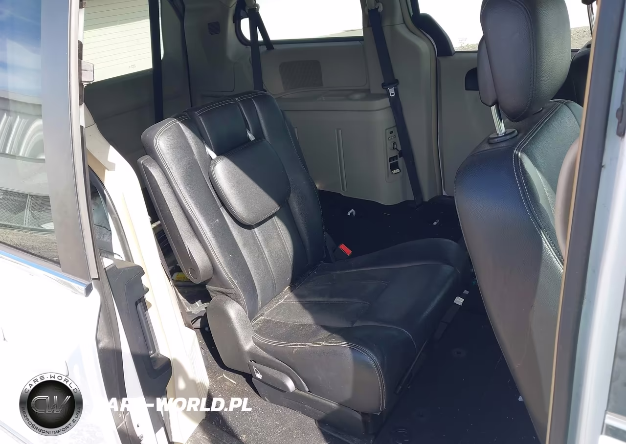 2015 Chrysler Town & Country Touring VIN:2C4RC1BG5FR553059 - 8