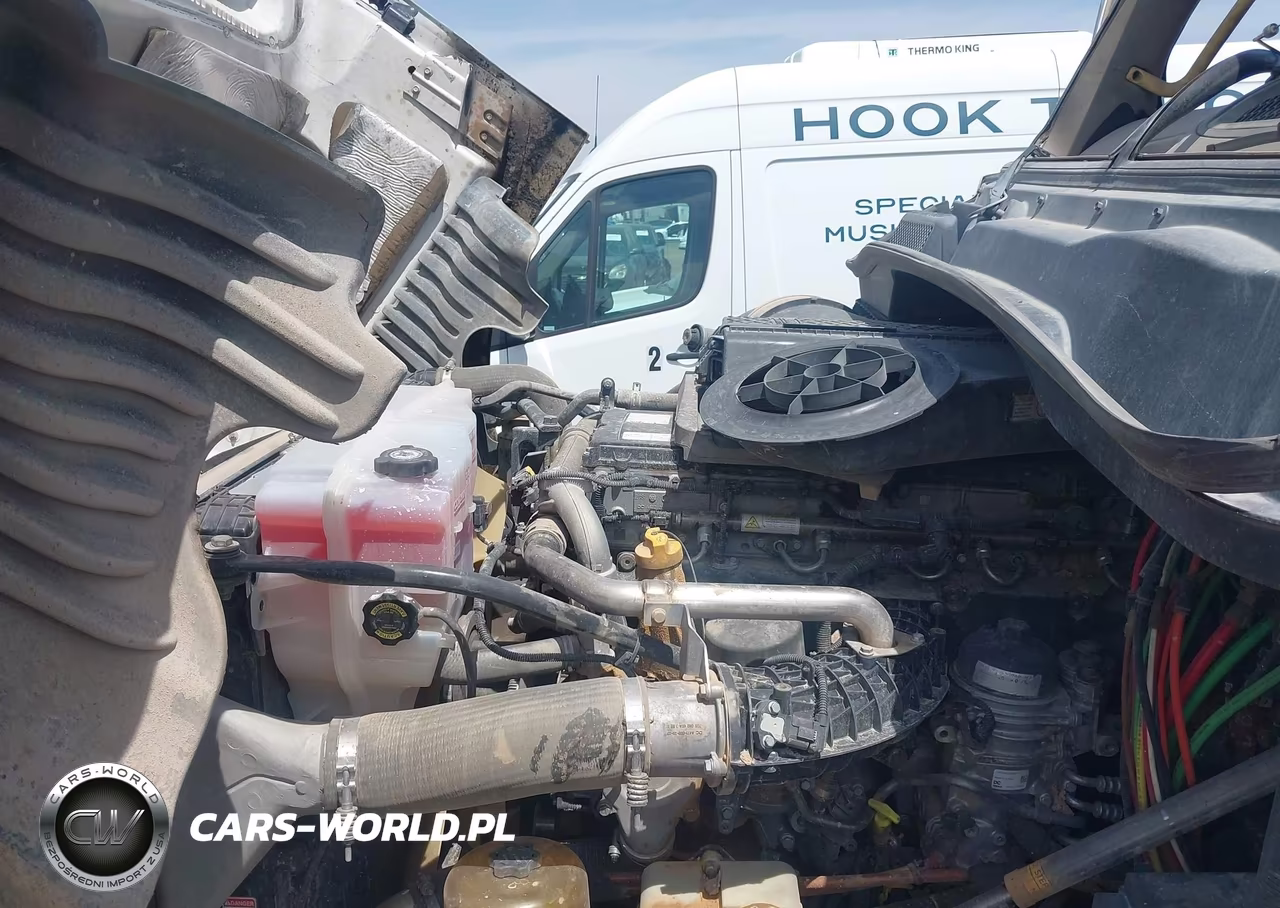 2018 Freightliner Cascadia 125 VIN:3AKJGEDR1JDJX4330 - 10