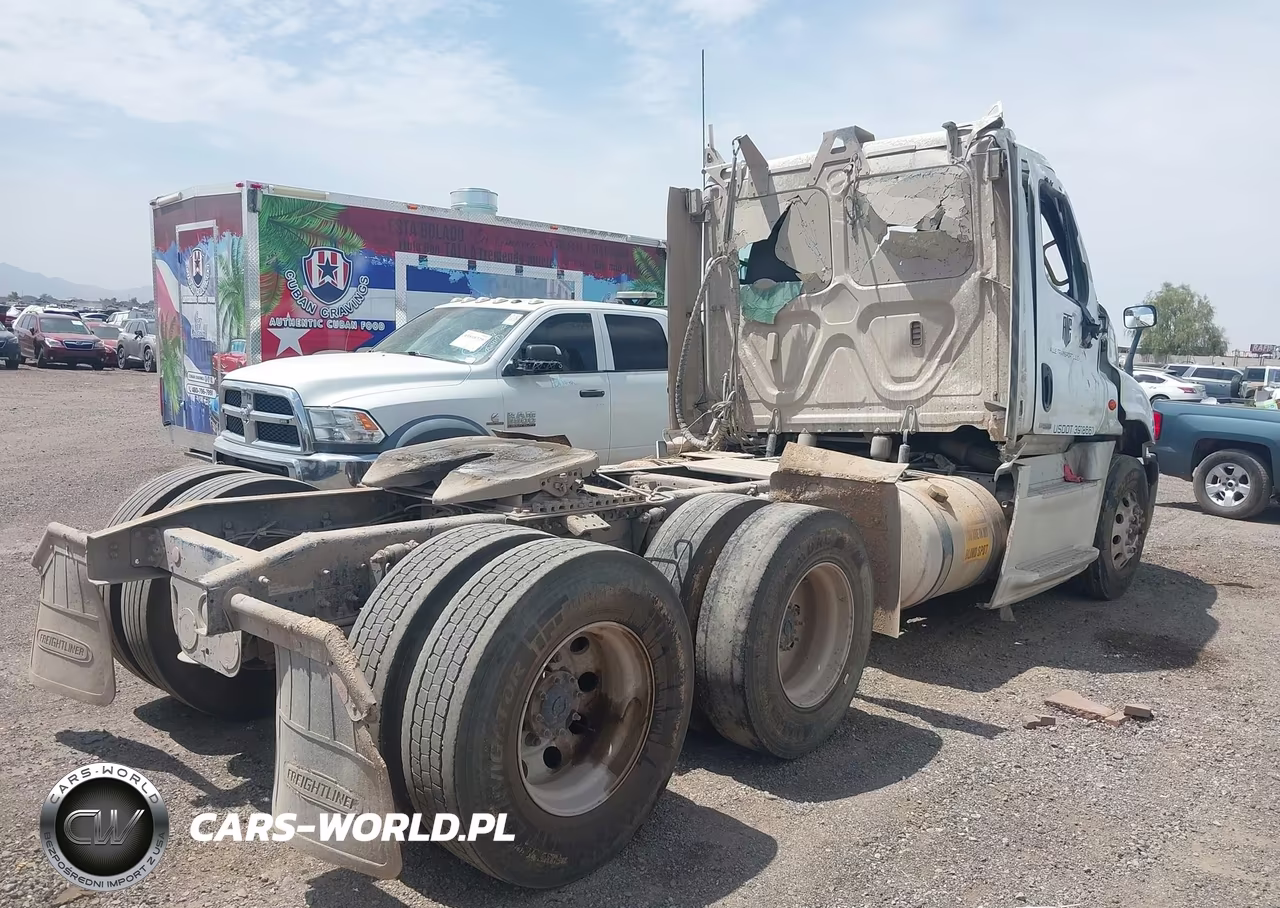 2018 Freightliner Cascadia 125 VIN:3AKJGEDR1JDJX4330 - 4