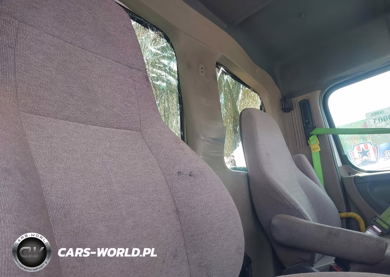 2018 Freightliner Cascadia 125 VIN:3AKJGEDR1JDJX4330 - 7