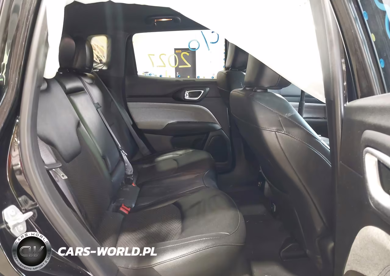 2024 Jeep Compass Latitude 4X4 VIN:3C4NJDBN2RT608086 - 8