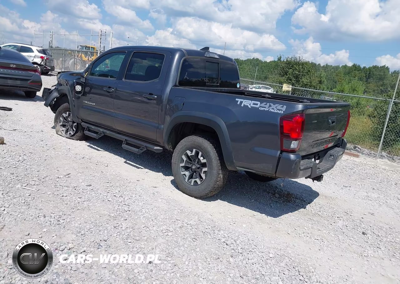 2018 Toyota Tacoma Trd Off Road VIN:5TFCZ5AN6JX139472 - 3