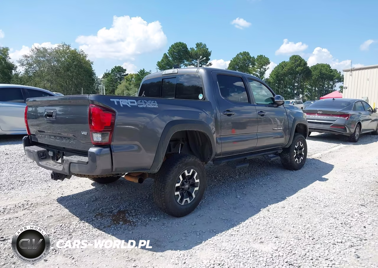 2018 Toyota Tacoma Trd Off Road VIN:5TFCZ5AN6JX139472 - 4
