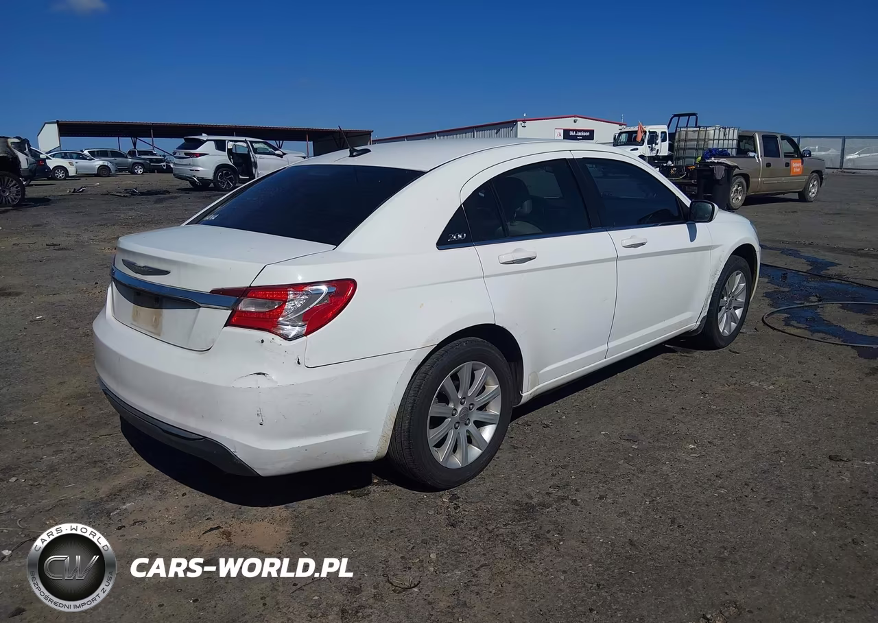 2011 Chrysler 200 Touring VIN:1C3BC1FB4BN549693 - 4