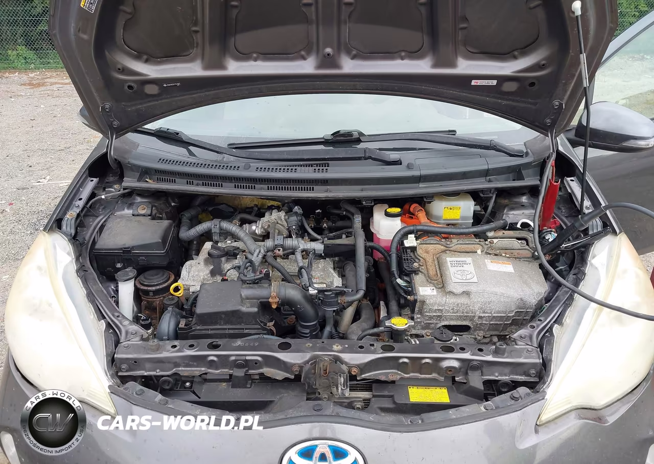 2013 Toyota Prius C One VIN:JTDKDTB33D1551836 - 10