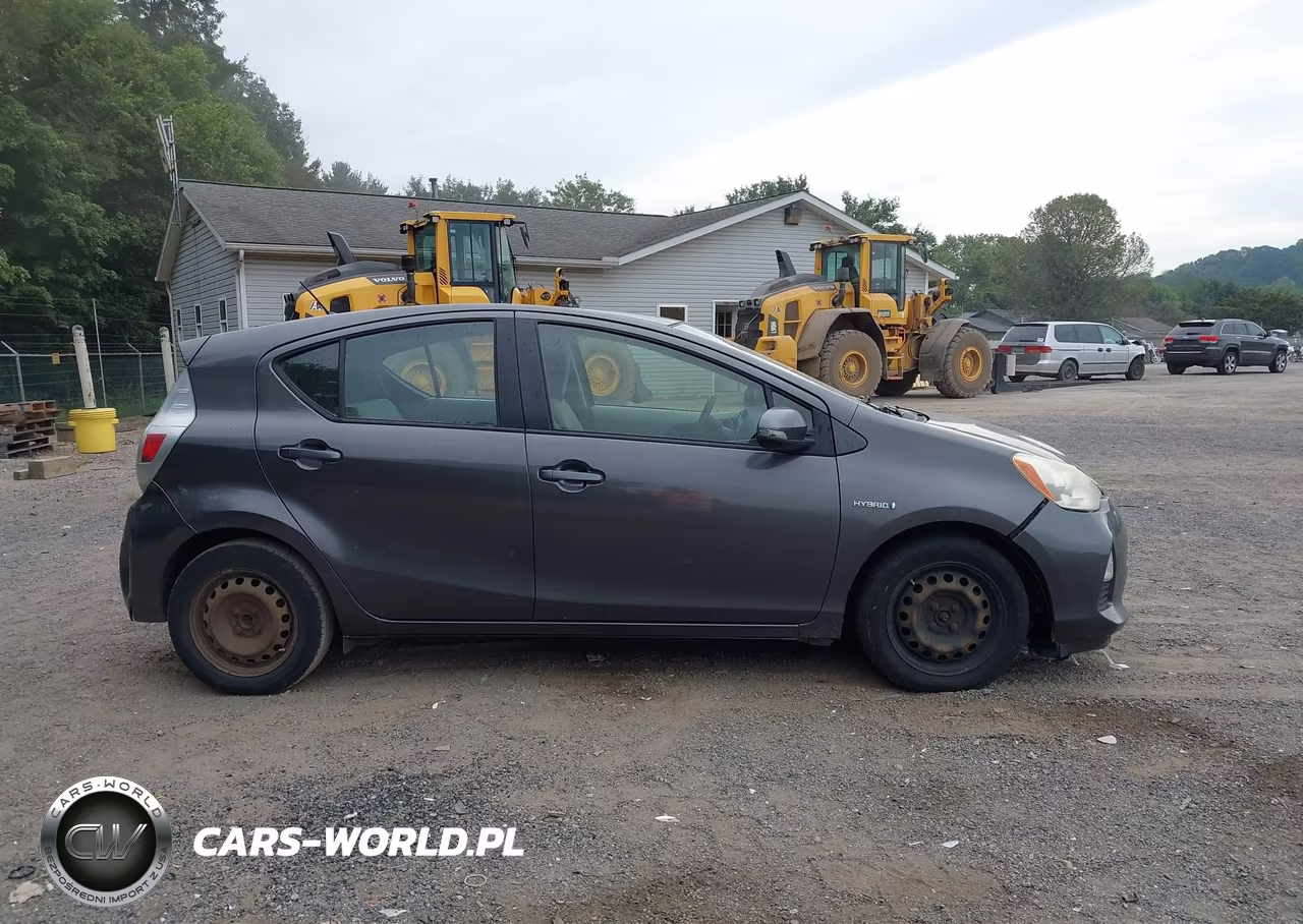 2013 Toyota Prius C One VIN:JTDKDTB33D1551836 - 13