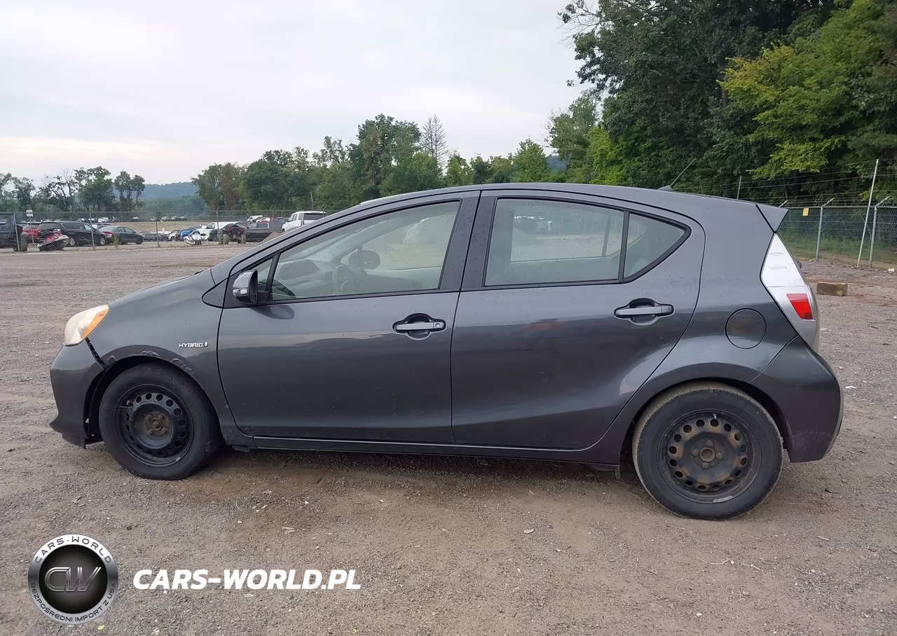 2013 Toyota Prius C One VIN:JTDKDTB33D1551836 - 14