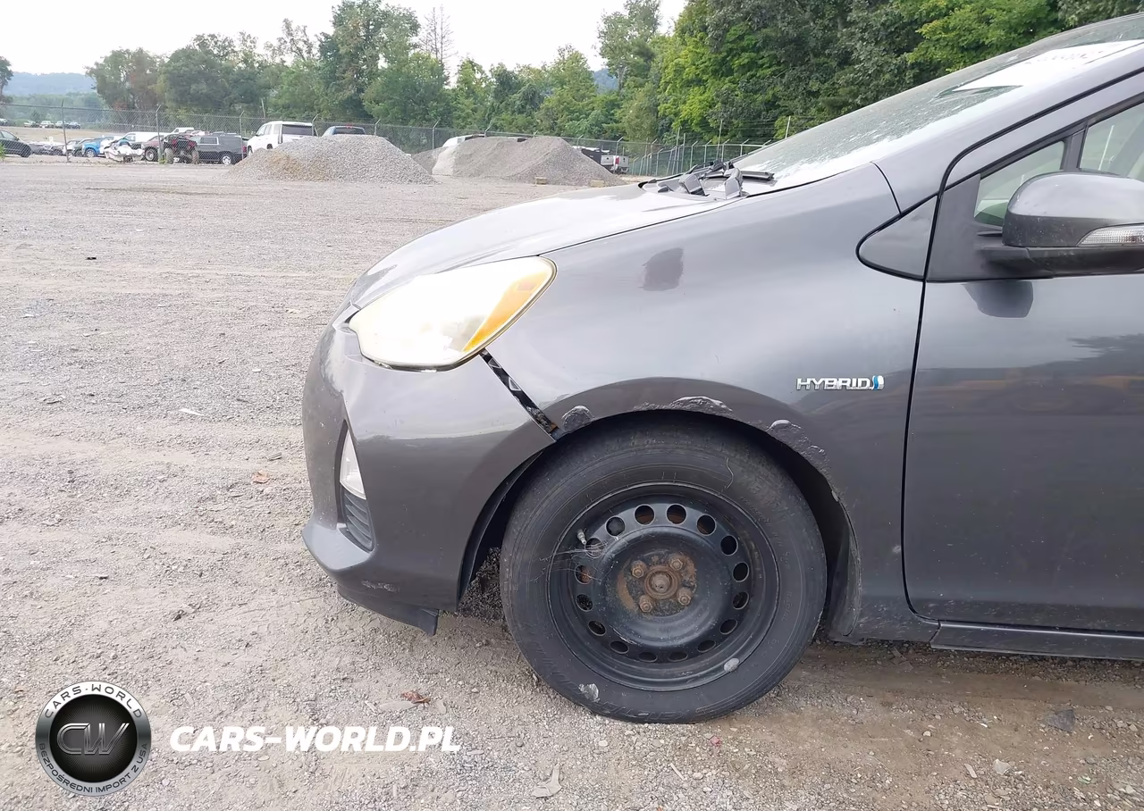 2013 Toyota Prius C One VIN:JTDKDTB33D1551836 - 17