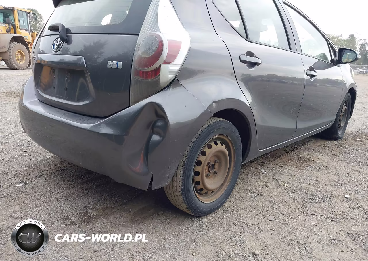 2013 Toyota Prius C One VIN:JTDKDTB33D1551836 - 18
