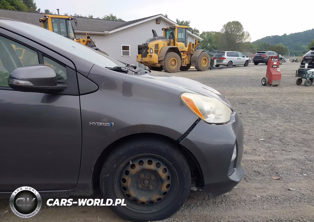 2013 Toyota Prius C One VIN:JTDKDTB33D1551836 - 19