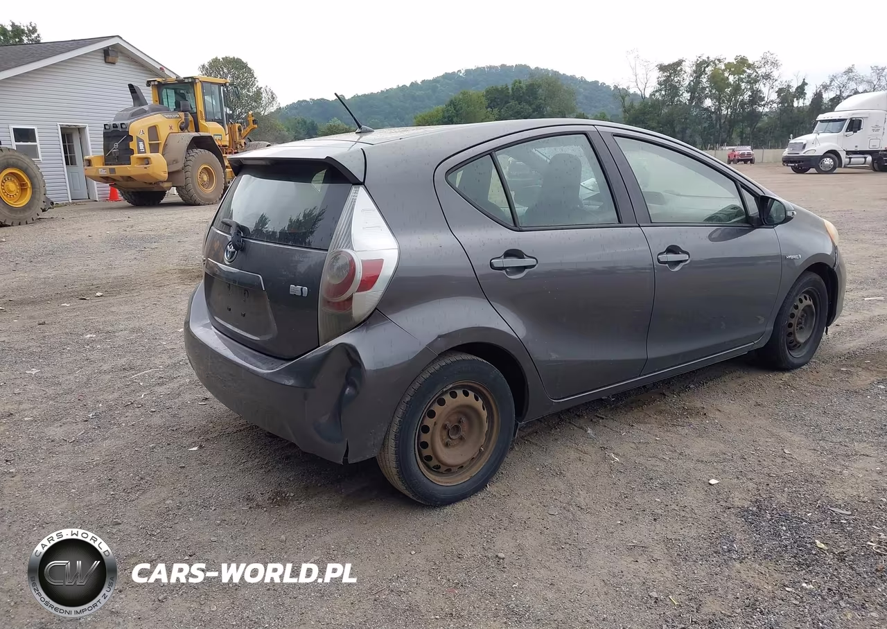 2013 Toyota Prius C One VIN:JTDKDTB33D1551836 - 4