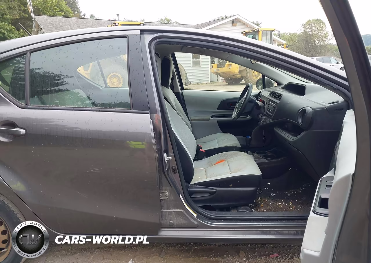 2013 Toyota Prius C One VIN:JTDKDTB33D1551836 - 5