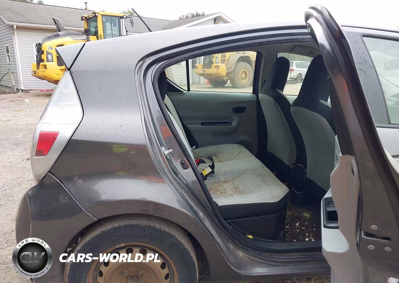2013 Toyota Prius C One VIN:JTDKDTB33D1551836 - 8