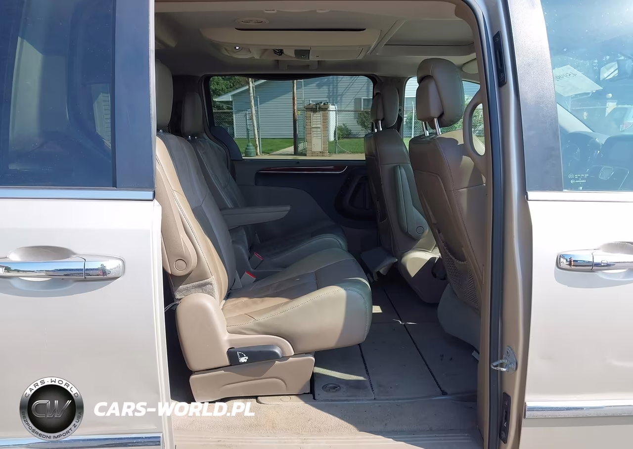 2012 Chrysler Town & Country Limited VIN:2C4RC1GG1CR338802 - 8
