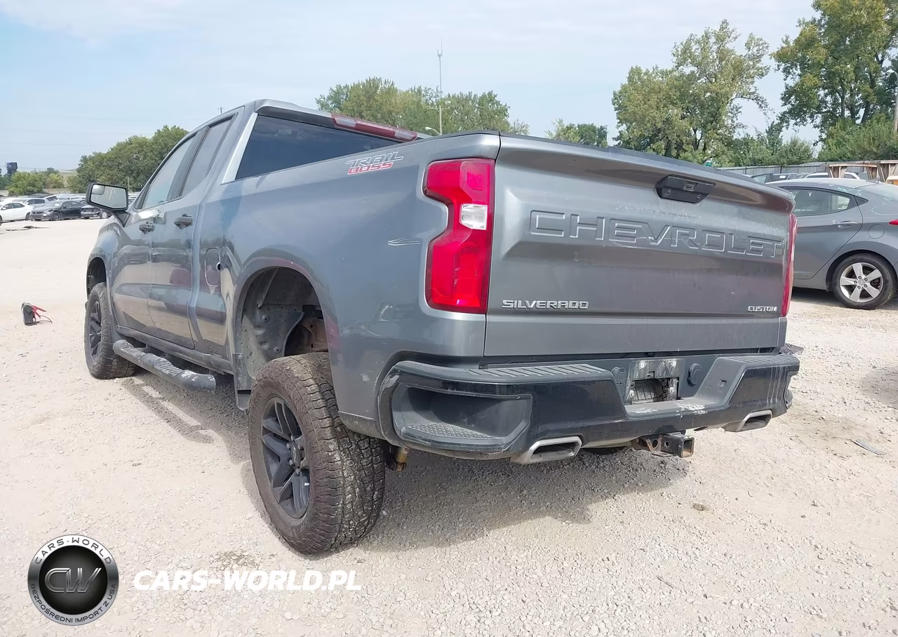 2019 Chevrolet Silverado 1500 Custom Trail Boss VIN:1GCRYCEF9KZ389797 - 3